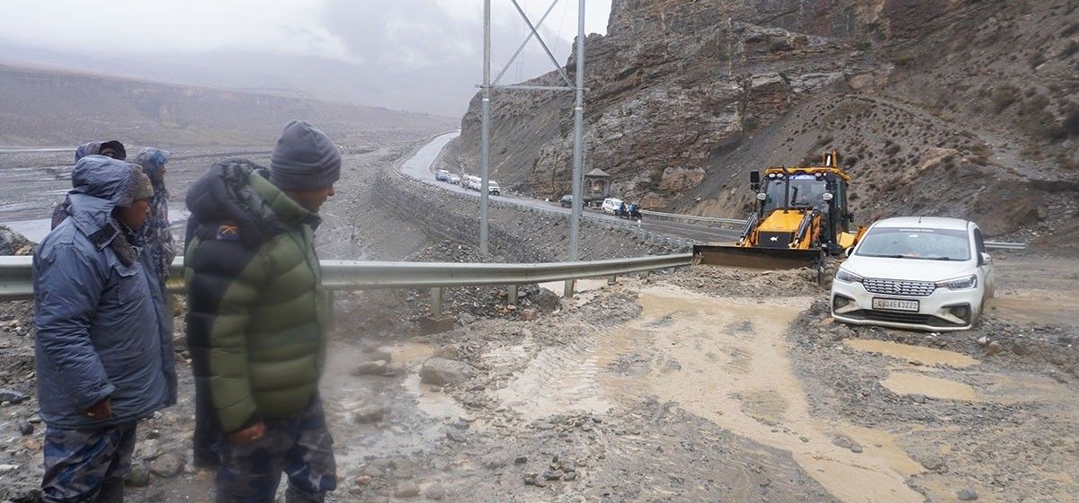 मुस्ताङमा बाढीपहिरोले यातायातमा समस्या, कोरला सडकखण्ड पूर्ण रुपमा अवरुद्ध